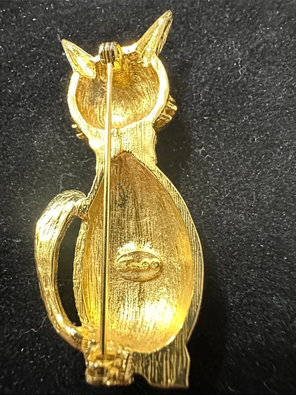 388- CAT Gold - Signed Daria Vintage Cat Brooch